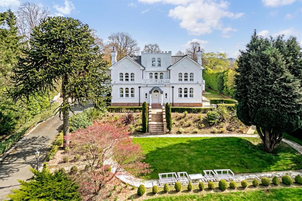 London dominates Britain's priciest residential streets